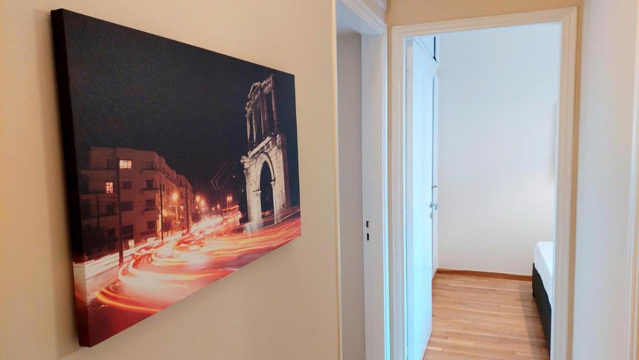 Grand Apartment In Parliament Square Atenas Exterior foto
