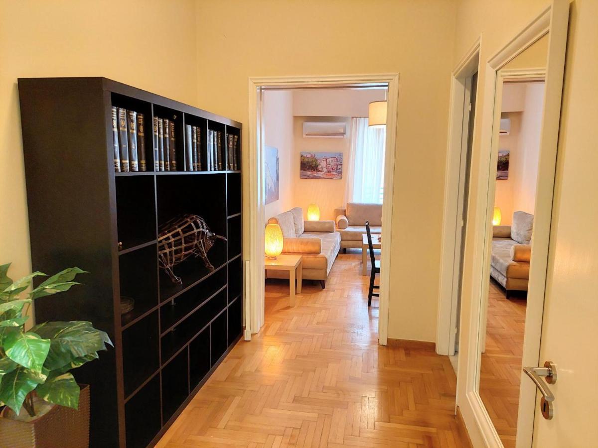 Grand Apartment In Parliament Square Atenas Exterior foto