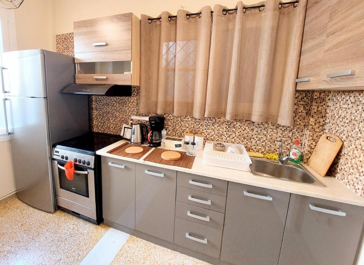 Grand Apartment In Parliament Square Atenas Exterior foto