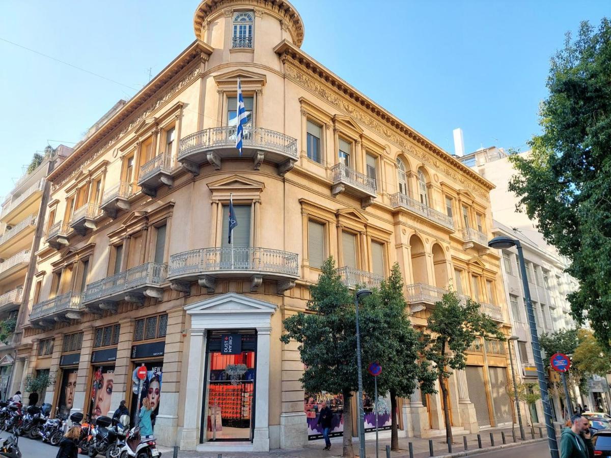 Grand Apartment In Parliament Square Atenas Exterior foto