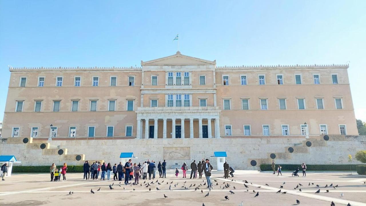 Grand Apartment In Parliament Square Atenas Exterior foto