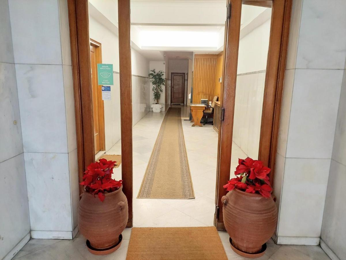 Grand Apartment In Parliament Square Atenas Exterior foto
