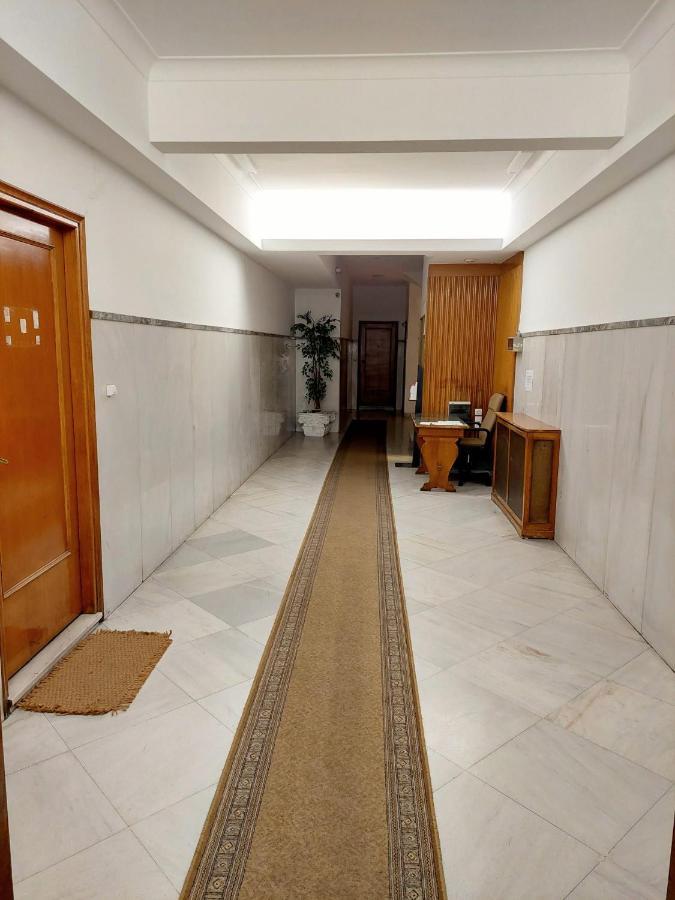 Grand Apartment In Parliament Square Atenas Exterior foto