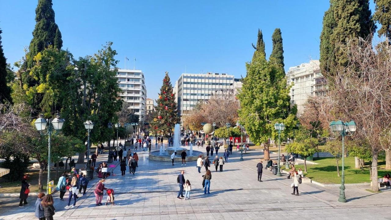 Grand Apartment In Parliament Square Atenas Exterior foto