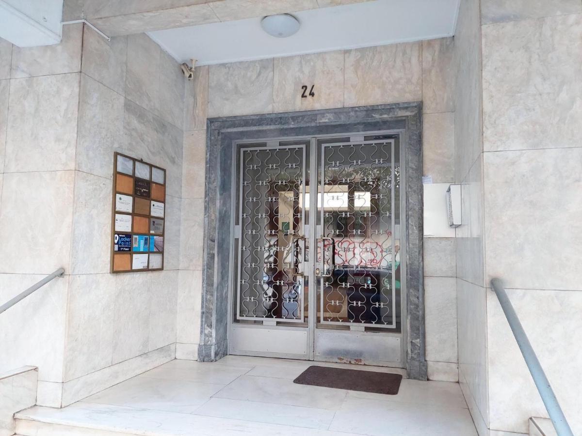 Grand Apartment In Parliament Square Atenas Exterior foto